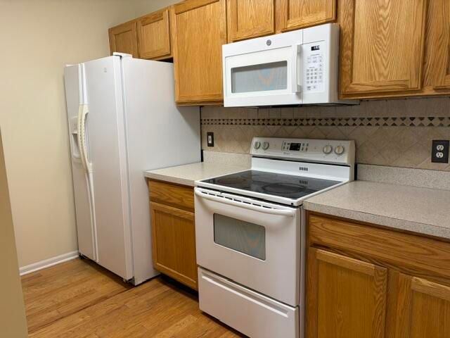 2736 S Knightsbridge Circle, Ann Arbor, MI 48105