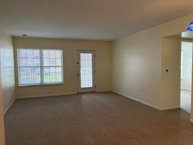 2736 S Knightsbridge Circle, Ann Arbor, MI 48105
