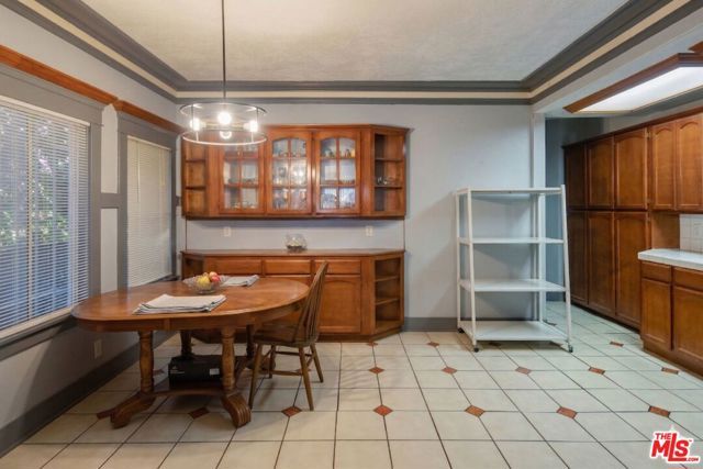 2822 S La Salle Avenue, Los Angeles, CA 90018