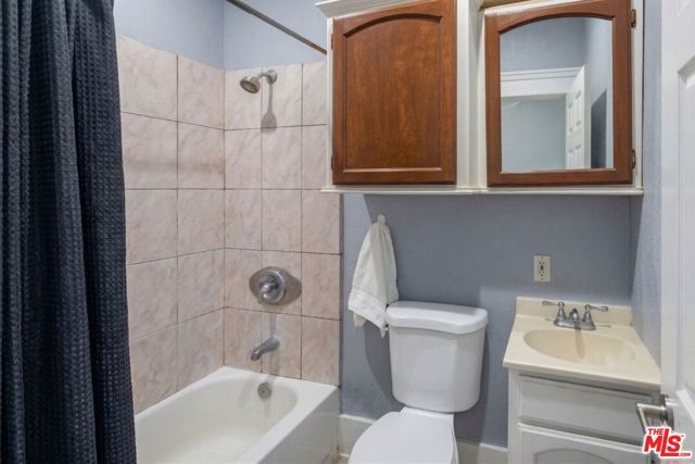 2822 S La Salle Avenue, Los Angeles, CA 90018