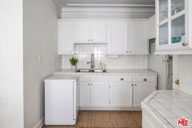 2822 S La Salle Avenue, Los Angeles, CA 90018
