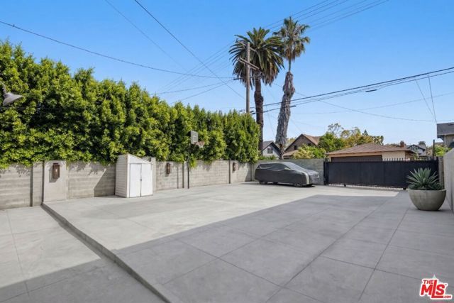 2822 S La Salle Avenue, Los Angeles, CA 90018