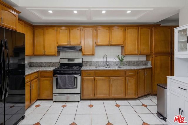 2822 S La Salle Avenue, Los Angeles, CA 90018