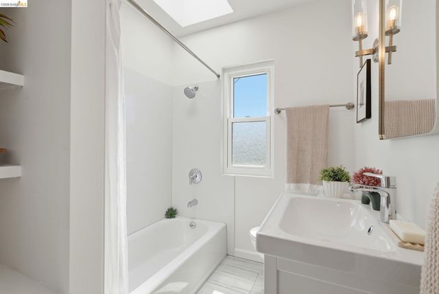 3142 Maxwell Avenue, Oakland, CA 94619