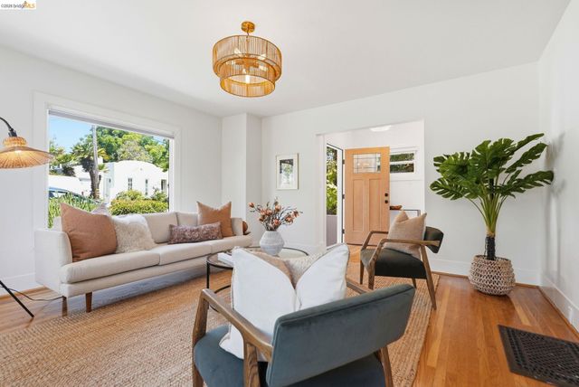3142 Maxwell Avenue, Oakland, CA 94619