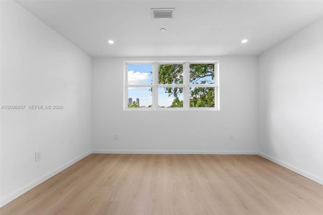 824 SE 12th Ct 828, Fort Lauderdale, FL 33316
