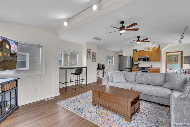 9473 Huron Street, Pinckney, MI 48169