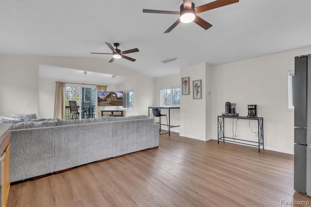 9473 Huron Street, Pinckney, MI 48169