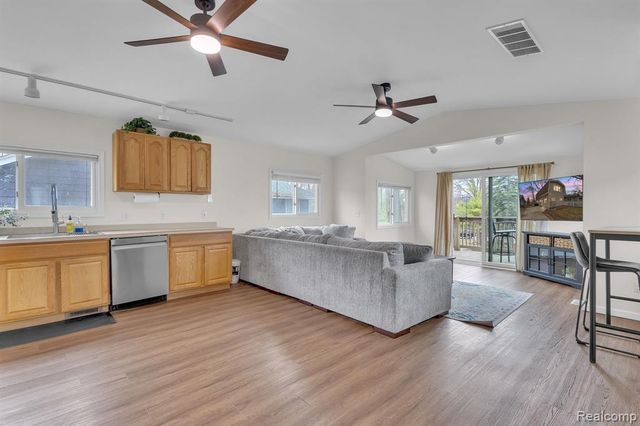 9473 Huron Street, Pinckney, MI 48169