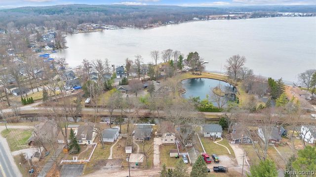 9473 Huron Street, Pinckney, MI 48169