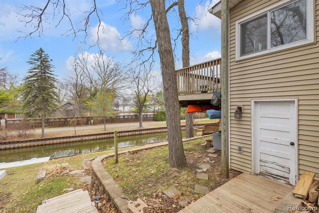 9473 Huron Street, Pinckney, MI 48169