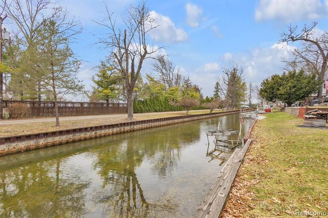 9473 Huron Street, Pinckney, MI 48169