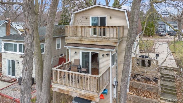 9473 Huron Street, Pinckney, MI 48169
