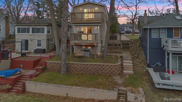 9473 Huron Street, Pinckney, MI 48169
