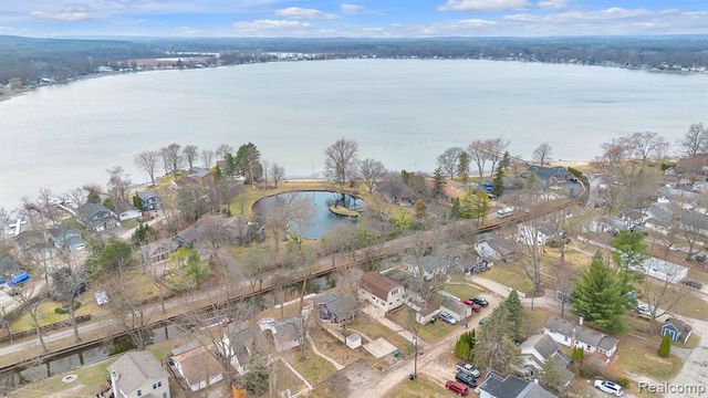 9473 Huron Street, Pinckney, MI 48169
