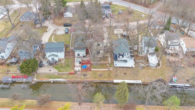 9473 Huron Street, Pinckney, MI 48169
