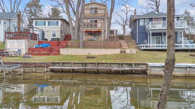 9473 Huron Street, Pinckney, MI 48169