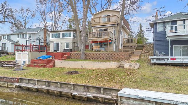 9473 Huron Street, Pinckney, MI 48169