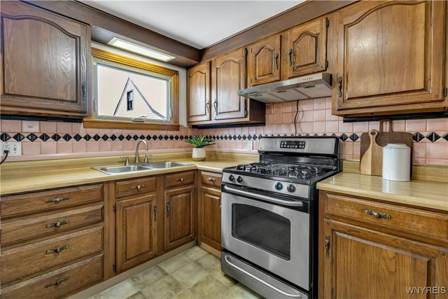 190 West Avenue, Lancaster, NY 14043