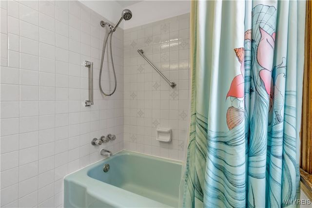 190 West Avenue, Lancaster, NY 14043