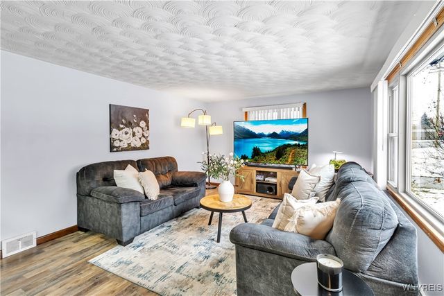 190 West Avenue, Lancaster, NY 14043