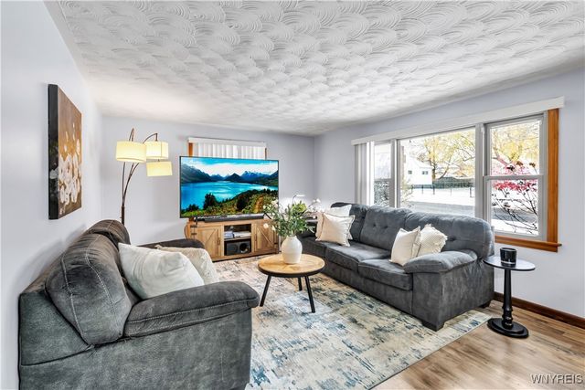 190 West Avenue, Lancaster, NY 14043