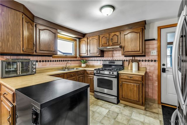 190 West Avenue, Lancaster, NY 14043