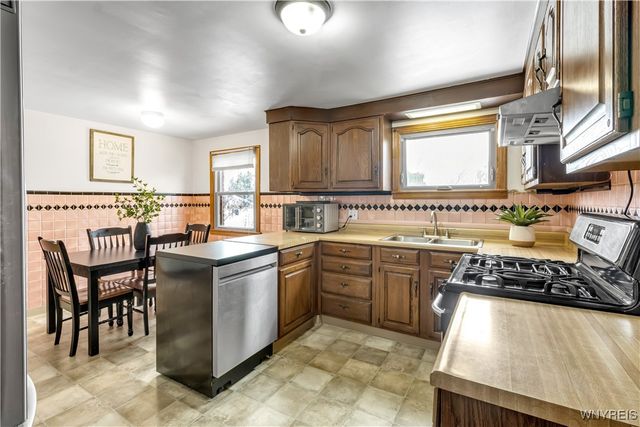 190 West Avenue, Lancaster, NY 14043