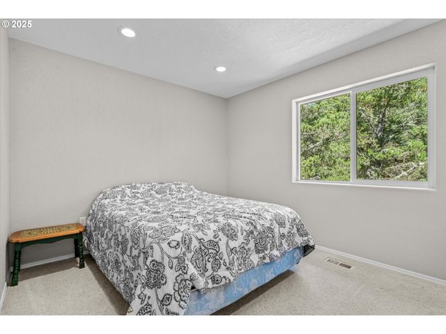 1205 116TH Ln, Long Beach, WA 98631