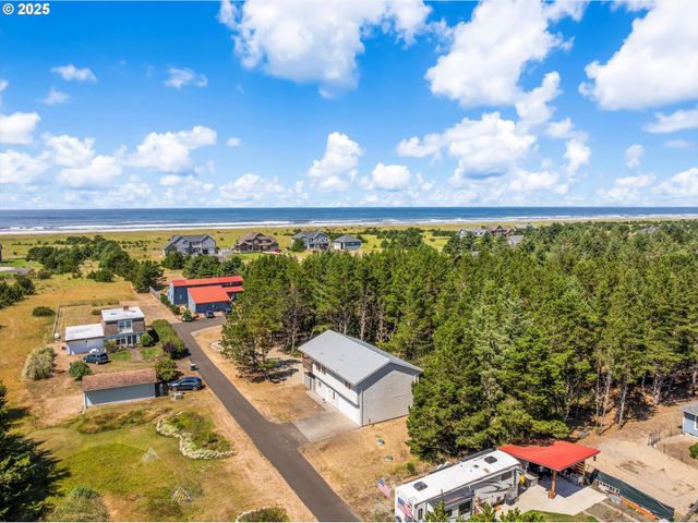 1205 116TH Ln, Long Beach, WA 98631