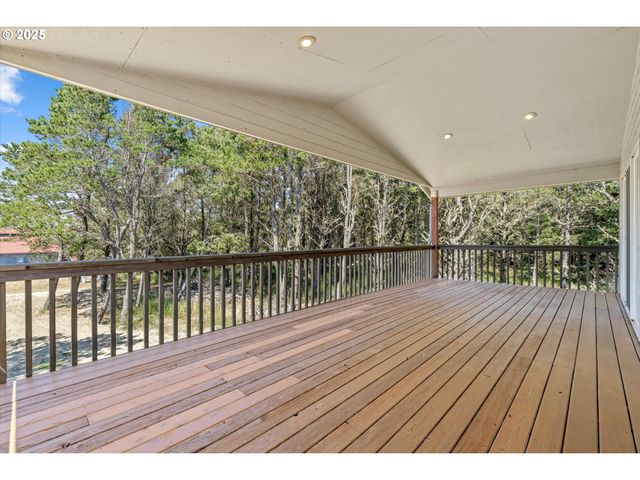 1205 116TH Ln, Long Beach, WA 98631