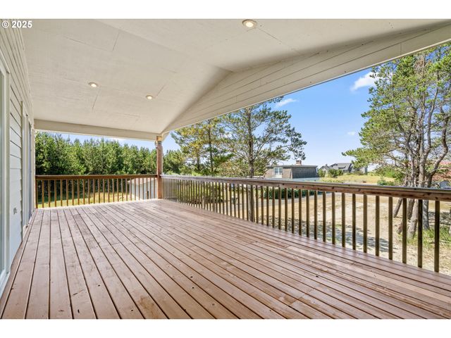 1205 116TH Ln, Long Beach, WA 98631