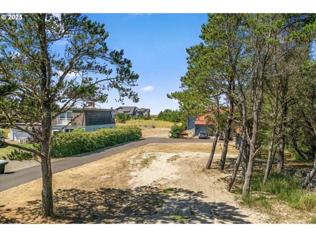 1205 116TH Ln, Long Beach, WA 98631