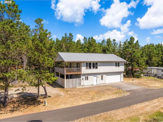 1205 116TH Ln, Long Beach, WA 98631