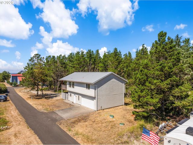 1205 116TH Ln, Long Beach, WA 98631