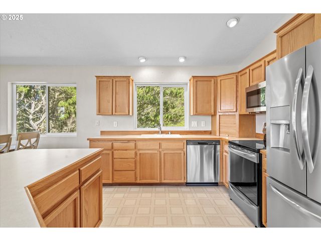 1205 116TH Ln, Long Beach, WA 98631