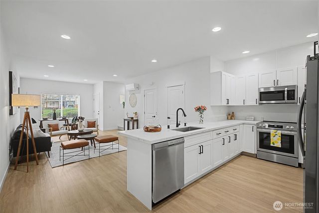 4753 Court R, Tacoma, WA 98404