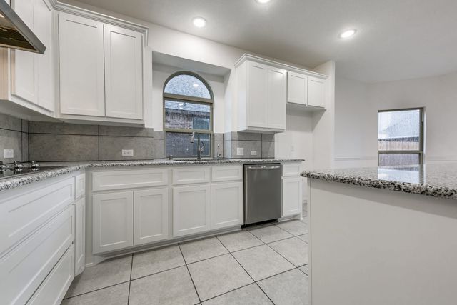 104 Sweetleaf Drive, Red Oak, TX 75154