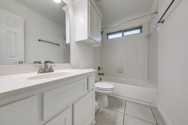 104 Sweetleaf Drive, Red Oak, TX 75154