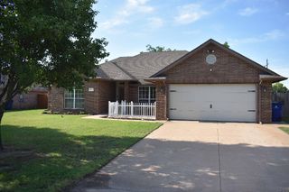 415 Okarche, Enid, OK 73701