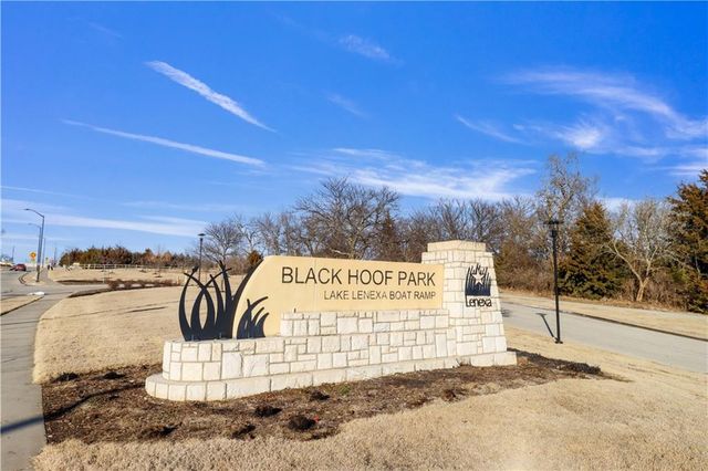 22582 W 93rd Street, Lenexa, KS 66227