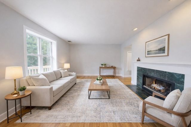 216 Summit Ave 201, Brookline, MA 02446