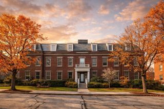 216 Summit Ave 201, Brookline, MA 02446