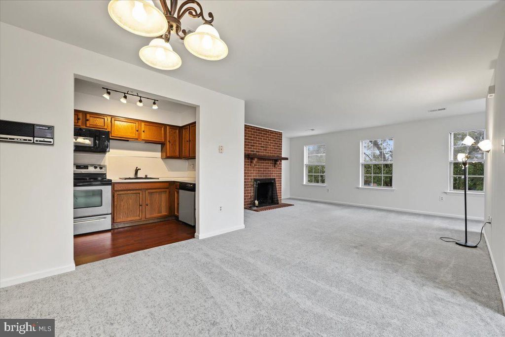 700 FARMINGTON AVE #16, POTTSTOWN, PA 19464 — photo 5