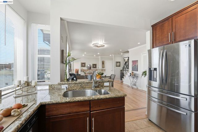 252 International Blvd 303, Oakland, CA 94606