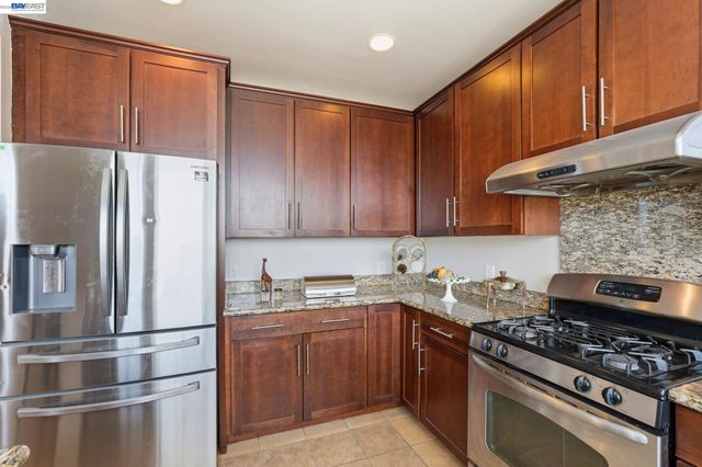 252 International Blvd 303, Oakland, CA 94606