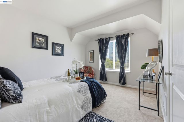 252 International Blvd 303, Oakland, CA 94606