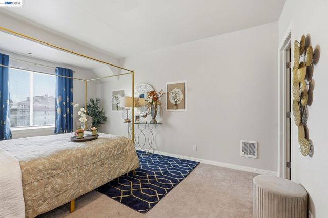 252 International Blvd 303, Oakland, CA 94606