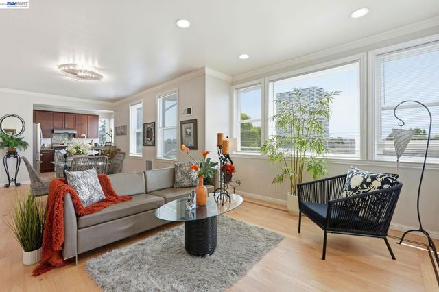 252 International Blvd 303, Oakland, CA 94606