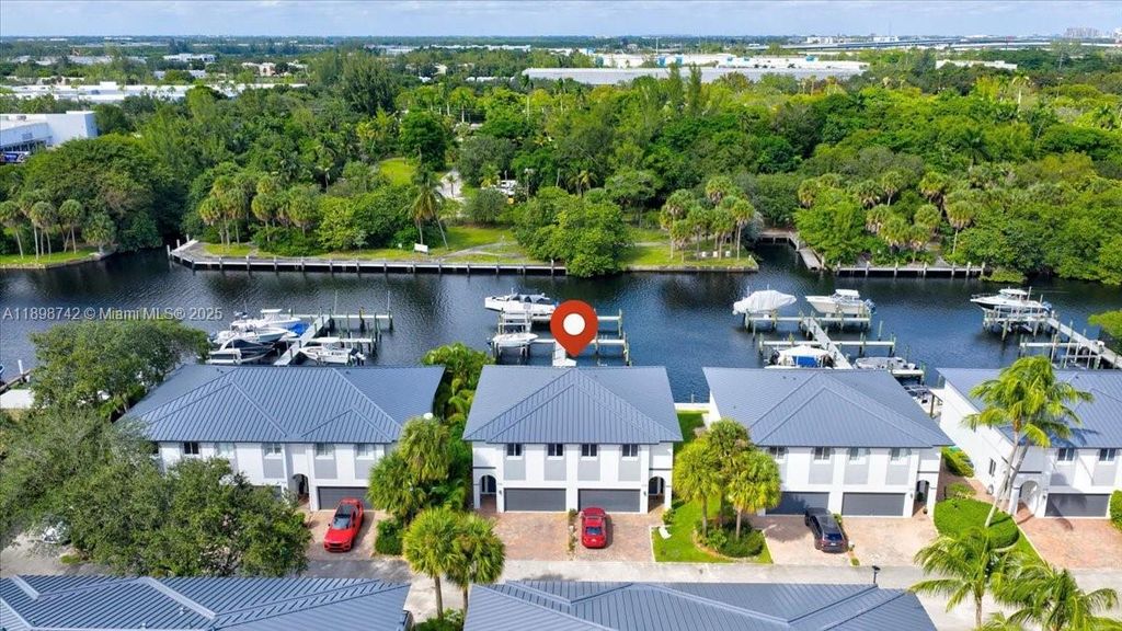 2726 Treasure Cove Cir, Dania Beach, FL 33312
